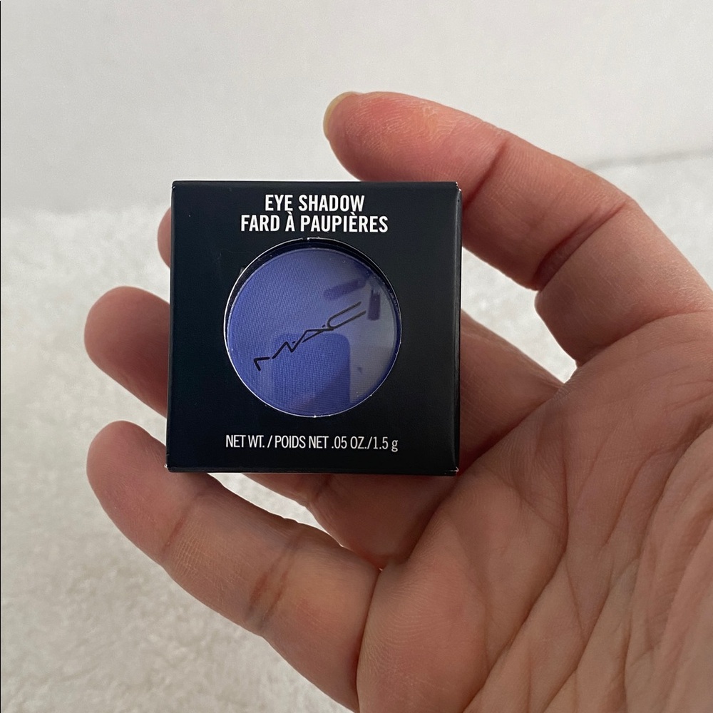 MAC Cosmetics Eyeshadow Duo in Vibrant Cobalt Satin and Marsh Satin - Picture 4 of 10
